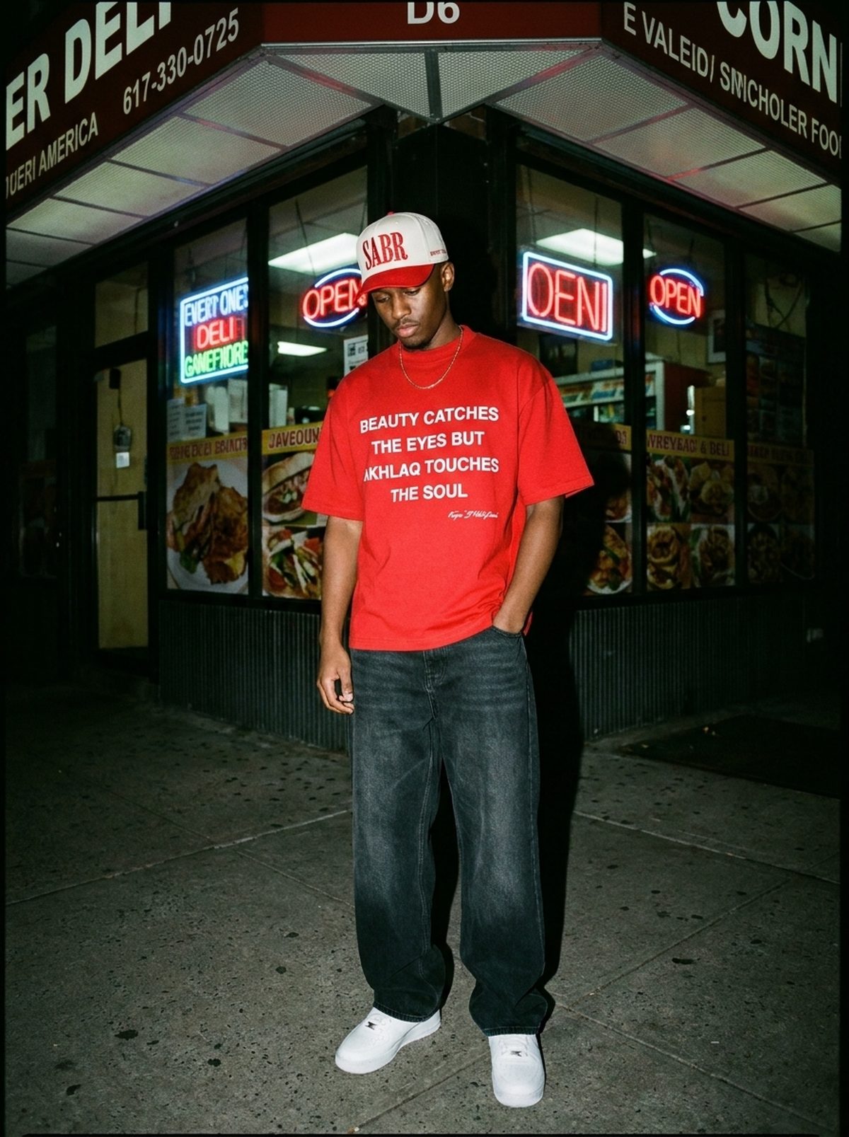 Sabr cap ivory and red, worn at night